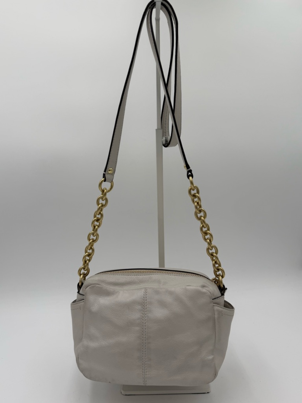 Coach Campbell Turnlock Leather Crossbody Bag F24843 in a Metallic Chalk Color - Picture 2 of 15